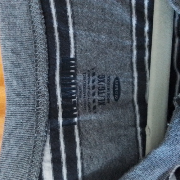 Old Navy Premium Shirt - Picture 3 of 4